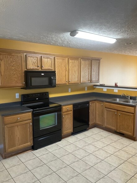 Building Photo - 114 Sutherland Dr