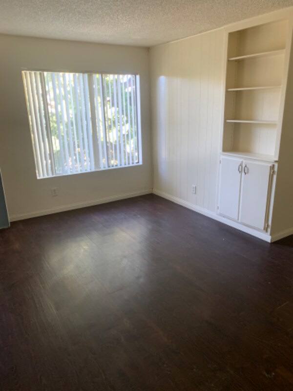 Building Photo - 4455 Kendall St