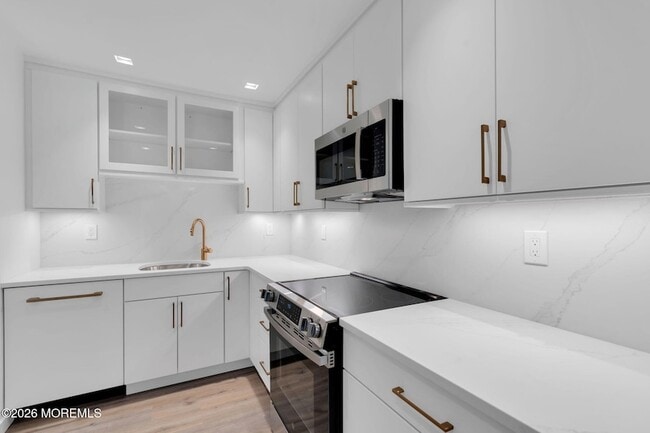 Building Photo - 42 Lexington Ct