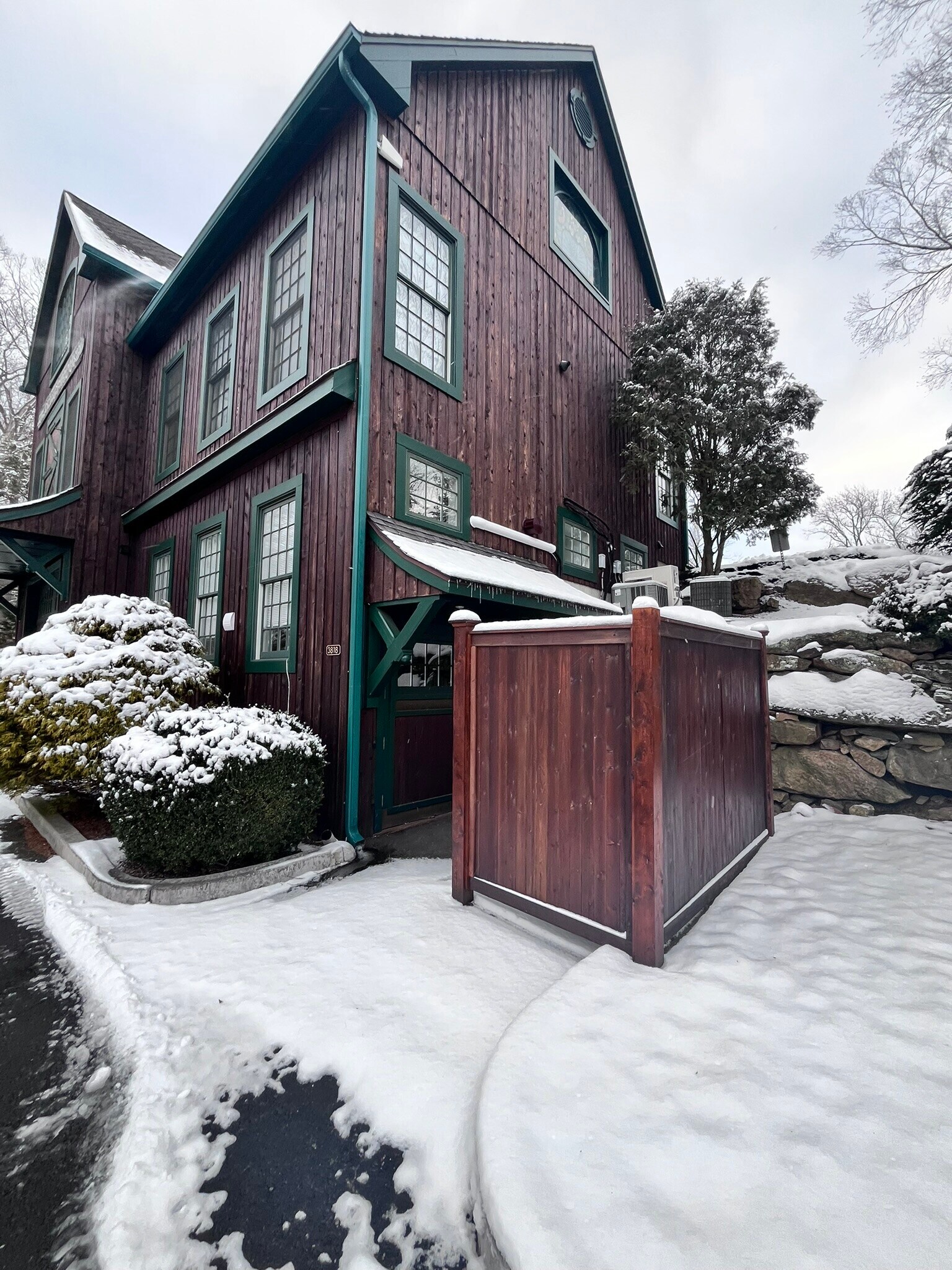 Building Photo - 2614 Boston Post Rd