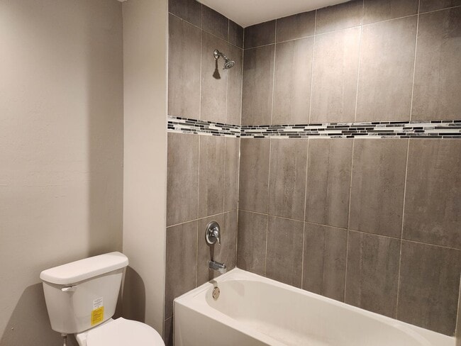 Building Photo - 5012 Dolphin Ct