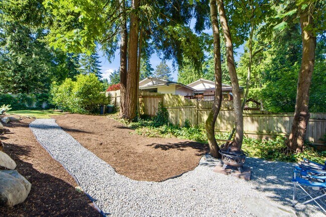 Building Photo - Pet-Friendly Rambler with Modern Updates and Great Layout