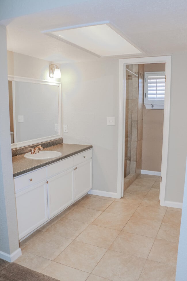 Building Photo - 816 Marimba Dr