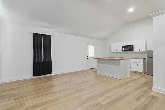 Building Photo - 2327 Young Rd