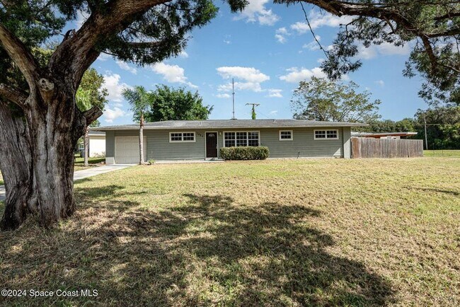 Building Photo - 1885 Golfview Dr