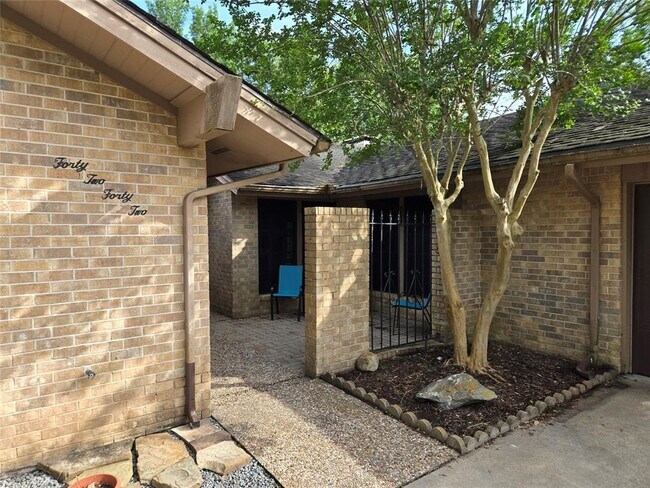 Primary Photo - 4242 Honey Oaks Dr