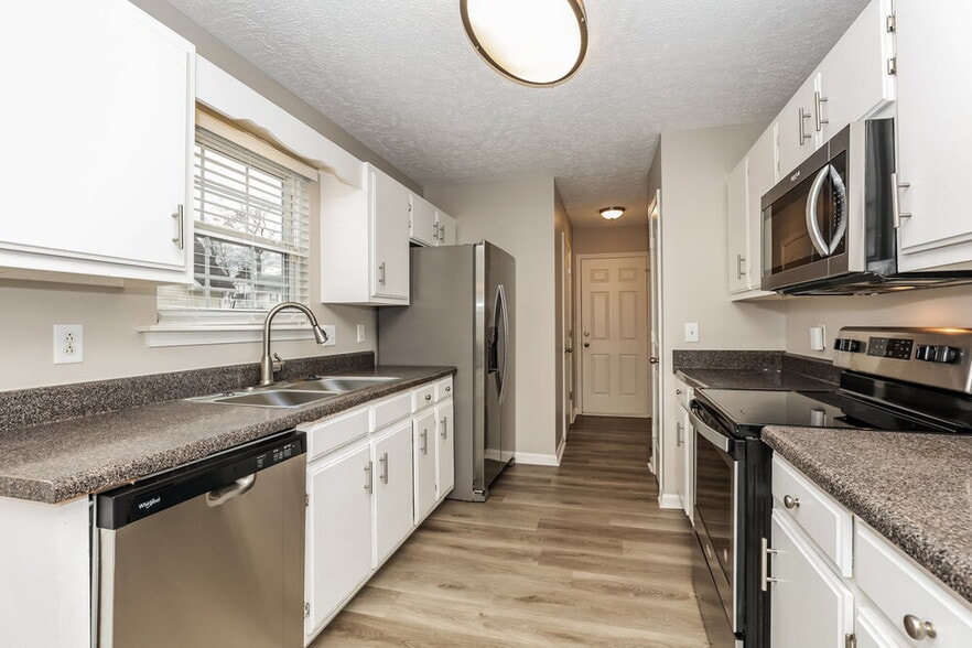 Building Photo - 1711 Luton Dr