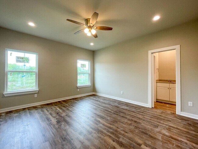 Building Photo - 3620 Skylane Ave
