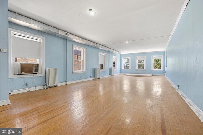 Building Photo - 523 N Charles St