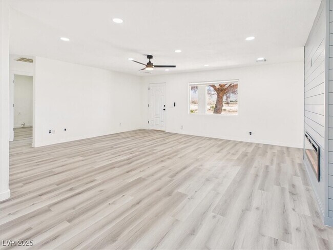 Building Photo - 5610 N Linda St