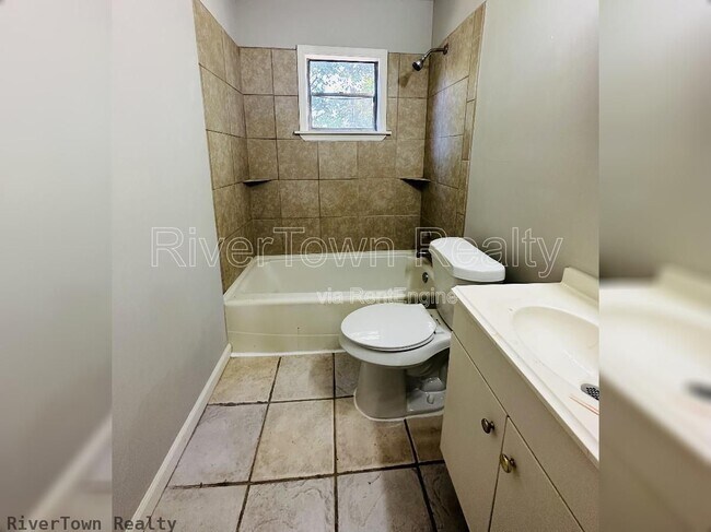 Building Photo - 2176 Vollintine Ave