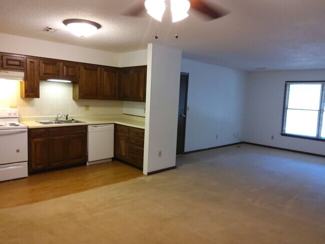Building Photo - 3125 Themis St