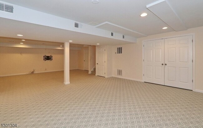 Building Photo - 67 Patriot Hill Dr
