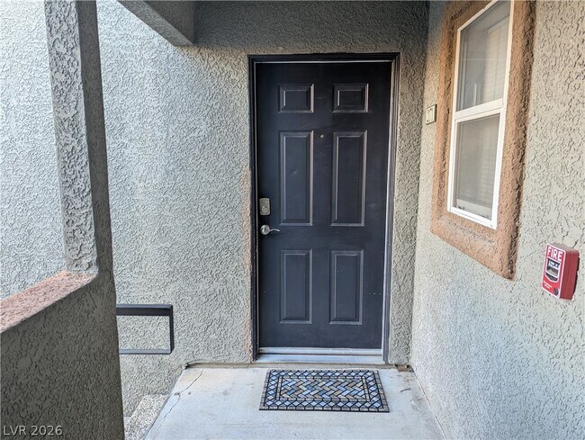 Building Photo - 555 E Silverado Ranch Blvd