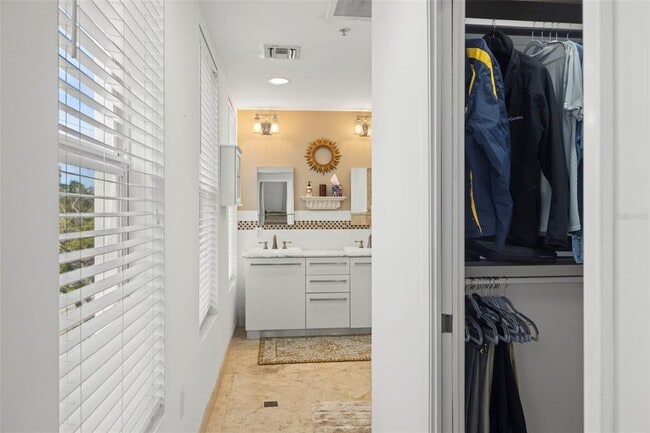 Building Photo - 205 5th Ave N