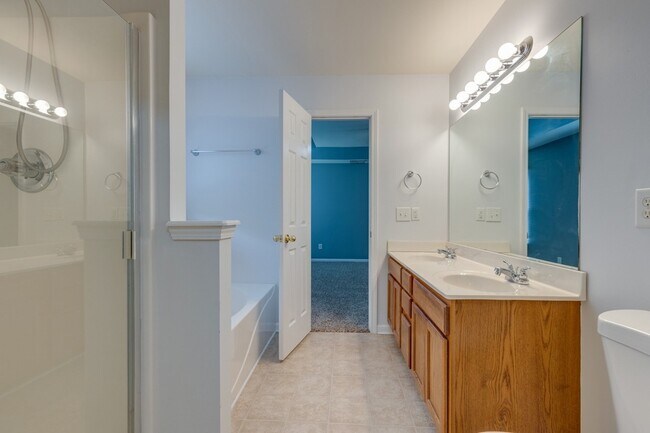 Building Photo - 4017 Cadence Dr