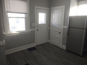 Building Photo - SW 201/203  E Locust