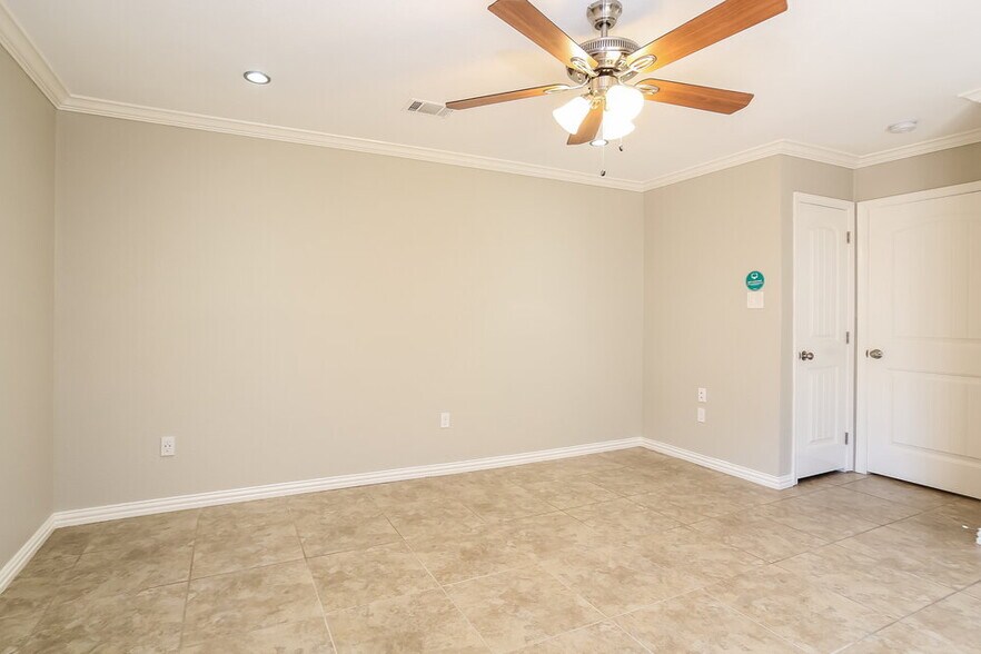 Building Photo - 10806 Clear Fork Dr