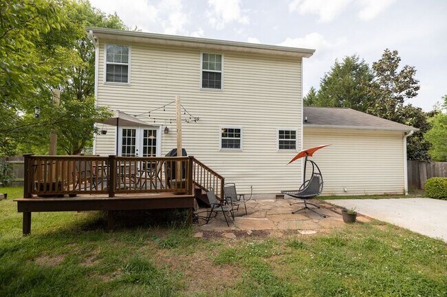 Building Photo - 125 Whispering Springs