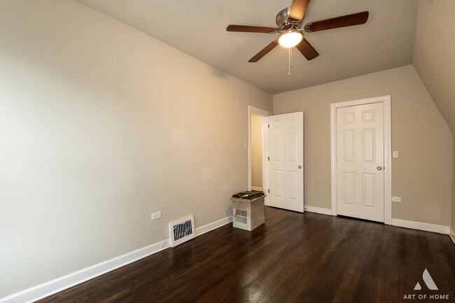 Building Photo - 6948 S Woodlawn Ave