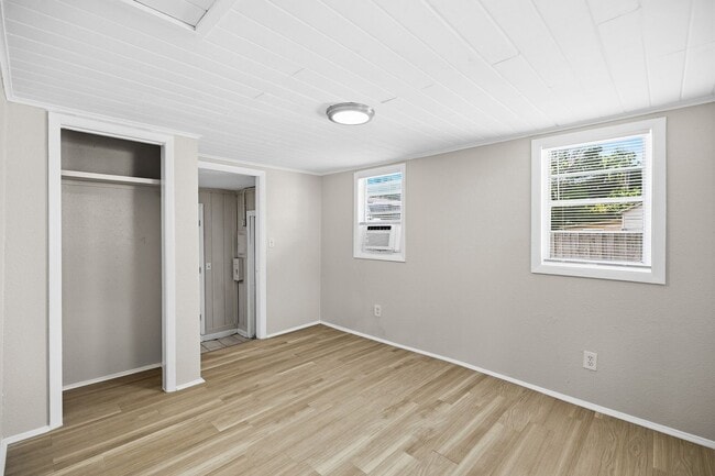 Building Photo - 619-629 Woodlawn St