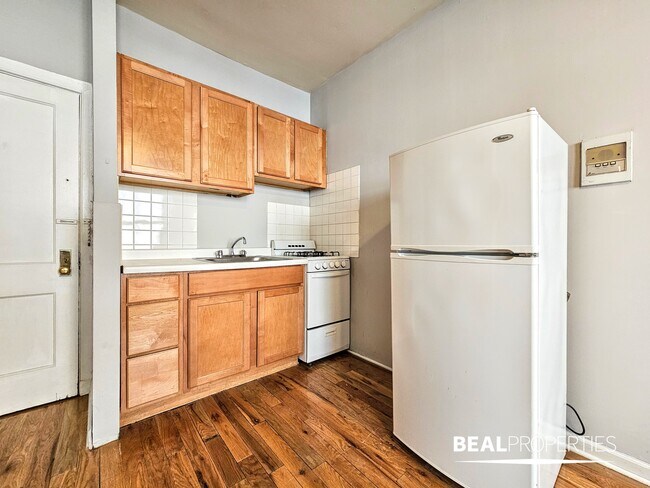 Building Photo - 1050 W George St