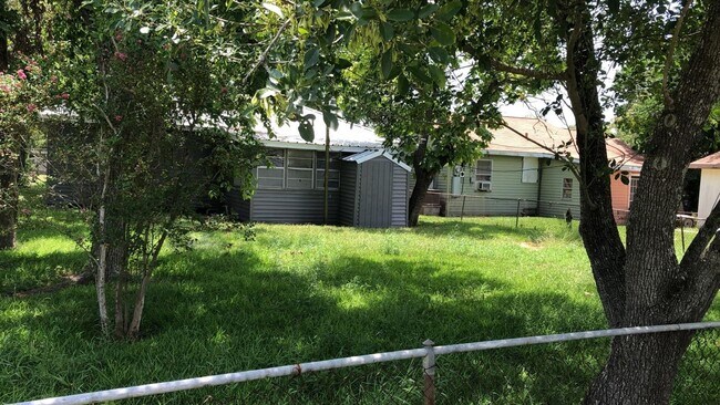 Building Photo - Gorgeous completed renovated Home in Freeport, TX. HABLAMOS ESPAÑOL!