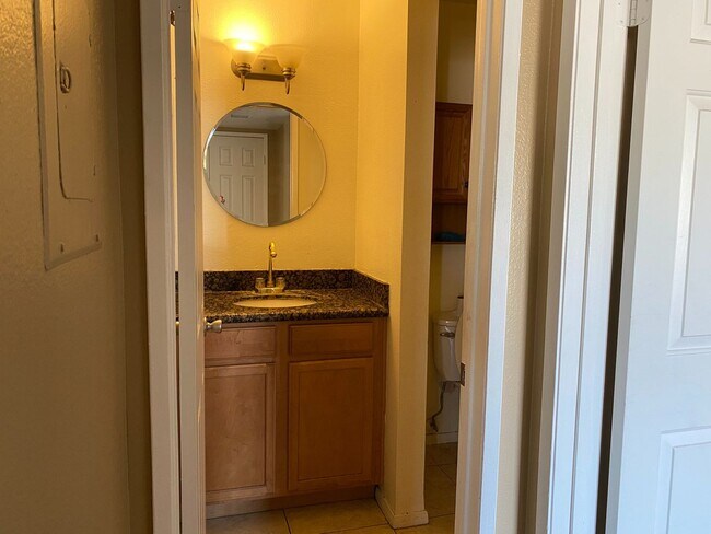 Building Photo - One Bedroom Apartment near UCR