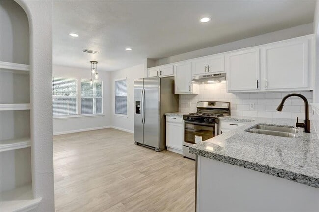 Building Photo - 15215 Parrish Ln