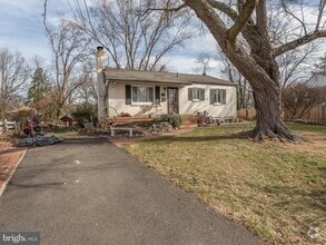 Building Photo - 3933 Fairview Dr