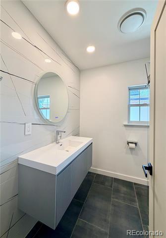 Building Photo - 557 S University Blvd