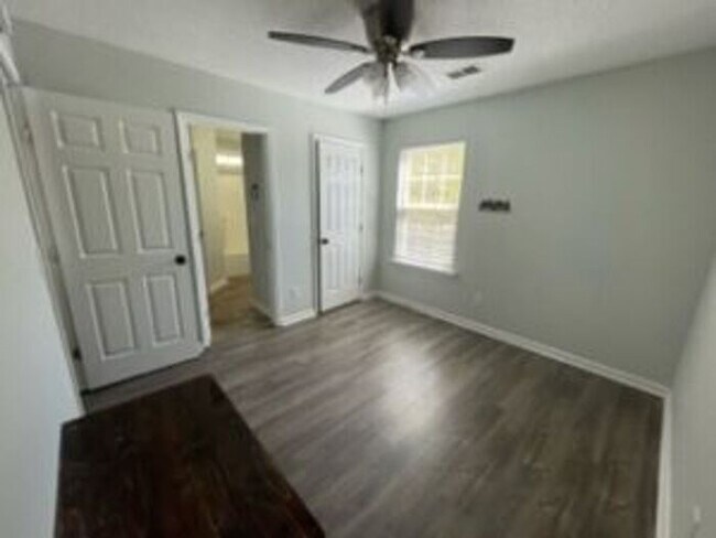 Building Photo - 122 Oak Cove Dr