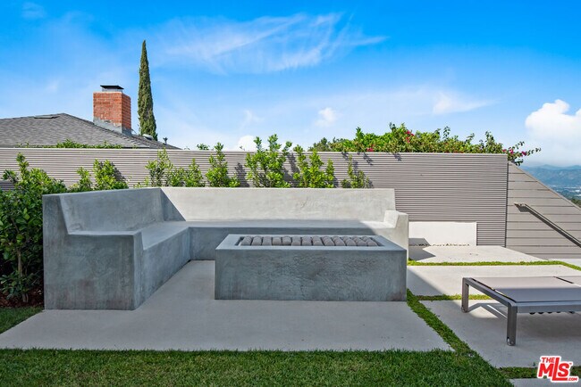 Building Photo - 3642 Beverly Ridge Dr