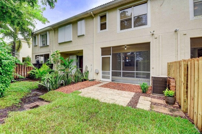 Building Photo - 9113 Tremezzo Ln