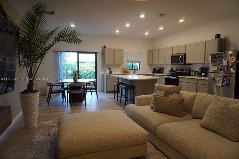 Building Photo - 385 NW 9th St