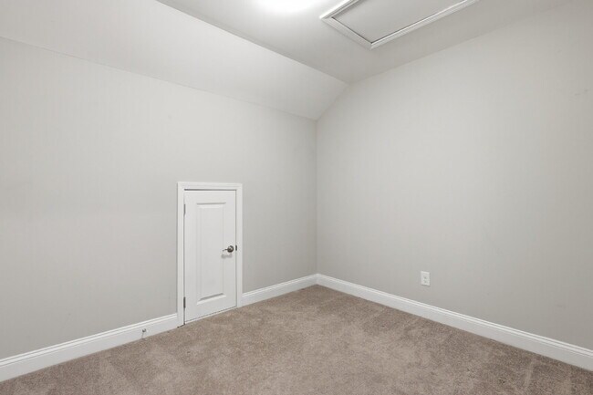 Building Photo - 686 Northlake Blvd