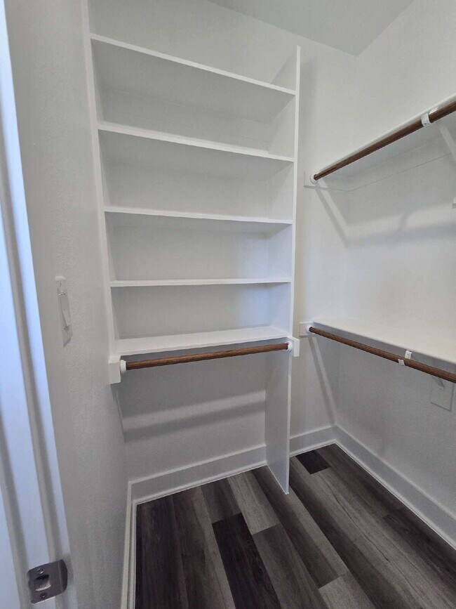 Building Photo - "New 3-Bed Oasis with Quartz Finishes and Modern Look!