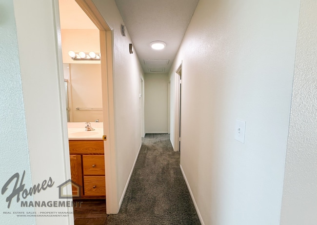 Building Photo - Homes Management - 3 Bed, 2 Bath House in Escondido