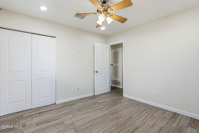 Building Photo - 5713 Creston Ave