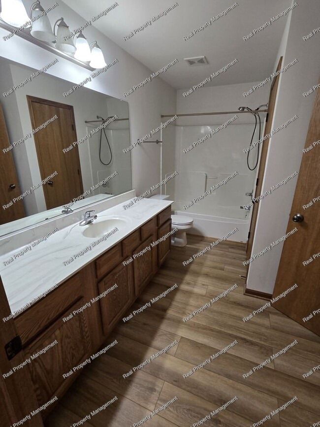Building Photo - Two Bedroom Dyer Townhome