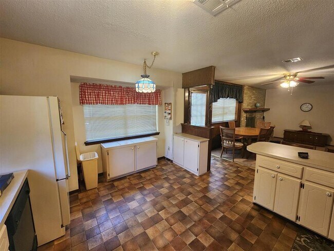 Building Photo - 1313 Whippoorwill Dr