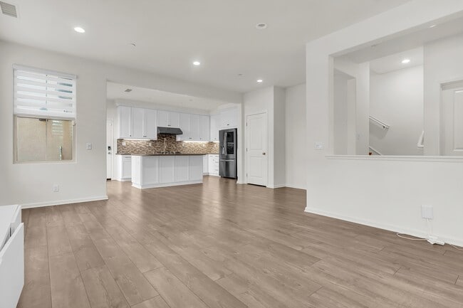 Building Photo - 72 Tulip