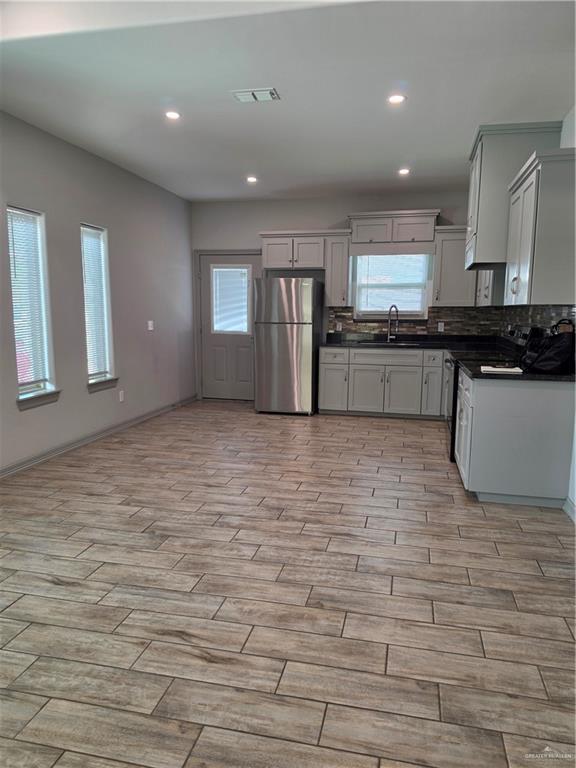 Building Photo - 20 Nightingale Ave