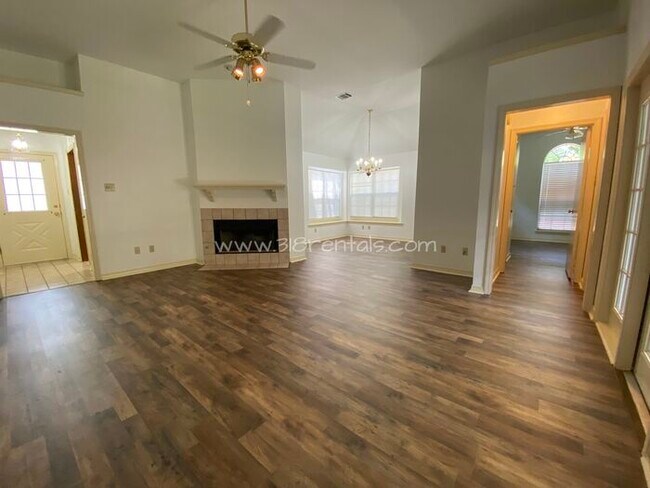 Building Photo - Home in Shady Grove available!