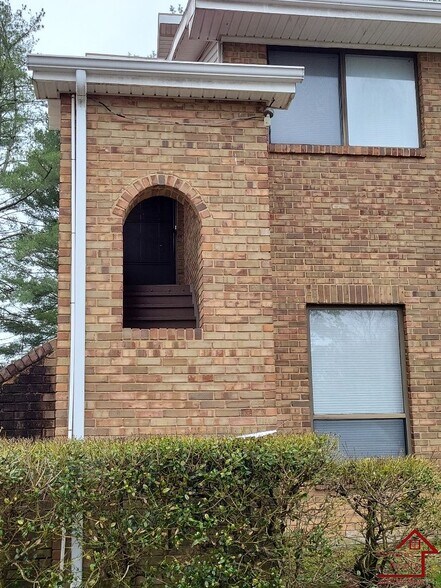 Building Photo - 409 Oriole Dr
