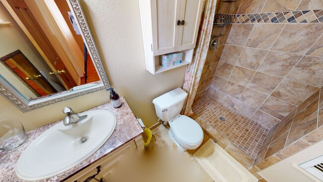 Building Photo - Newly remodeled 3 bedrooms, 2 bath home