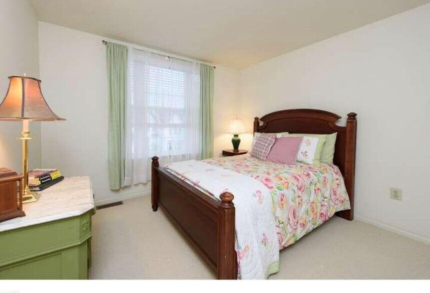 Building Photo - 36 Kennedy Dr