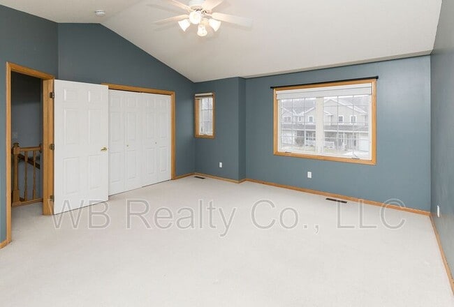 Building Photo - 10525 Hickory Dr