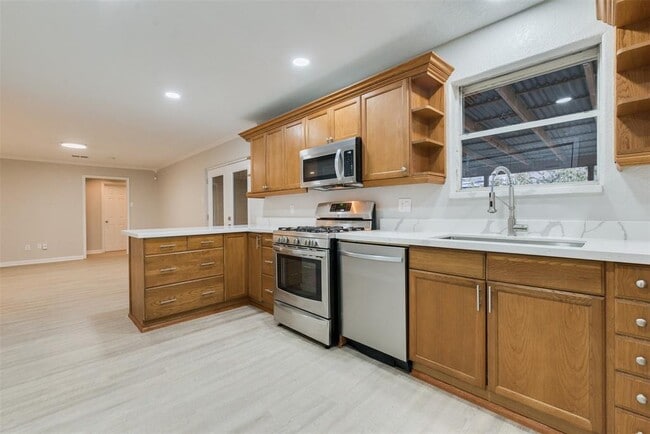 Building Photo - 2626 Hillshire Dr