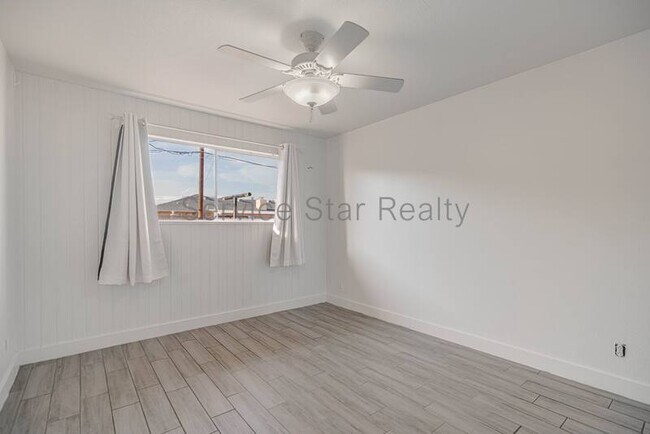 Building Photo - 518 E Huntington Dr